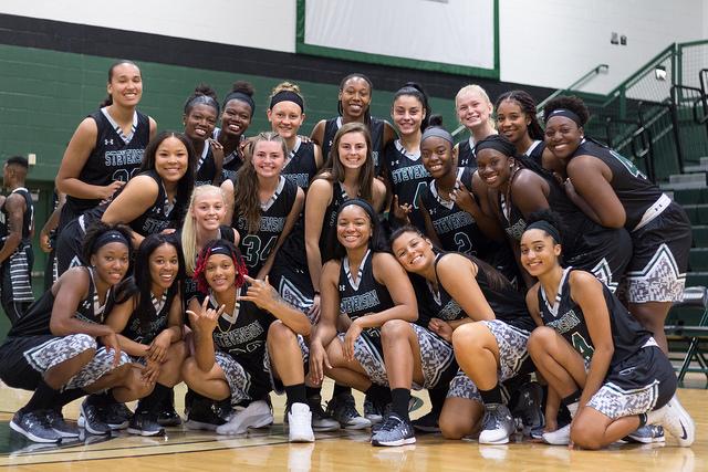 Womens basketball shoots for postseason