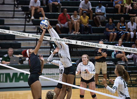 Womens volleyball digs in to 2018 season
