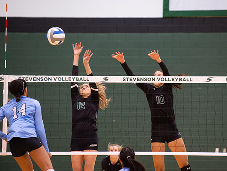 Volleyball remains at top of MAC