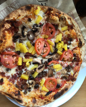 New artisan pizza spot scores