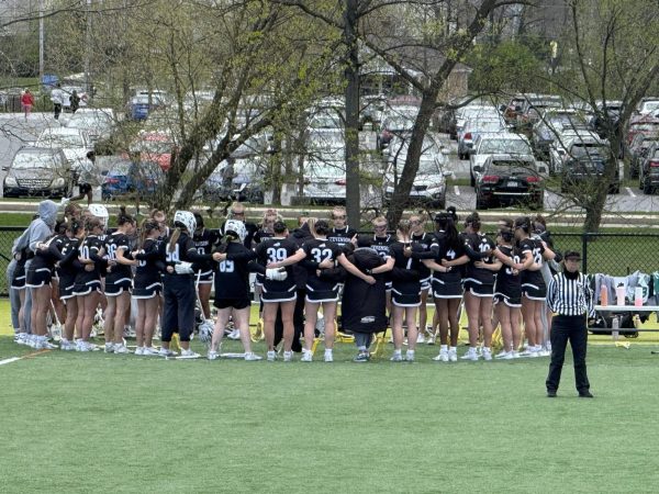Women's Lacrosse huddles up prior to their matchup against the Spartans. 